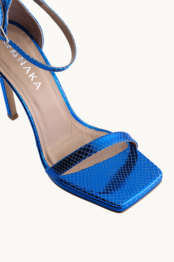 Ženske sandale - Sapphire Dream su kožne sandale metalik plave boje sa visokom štiklom i četvrtastim vrhom.