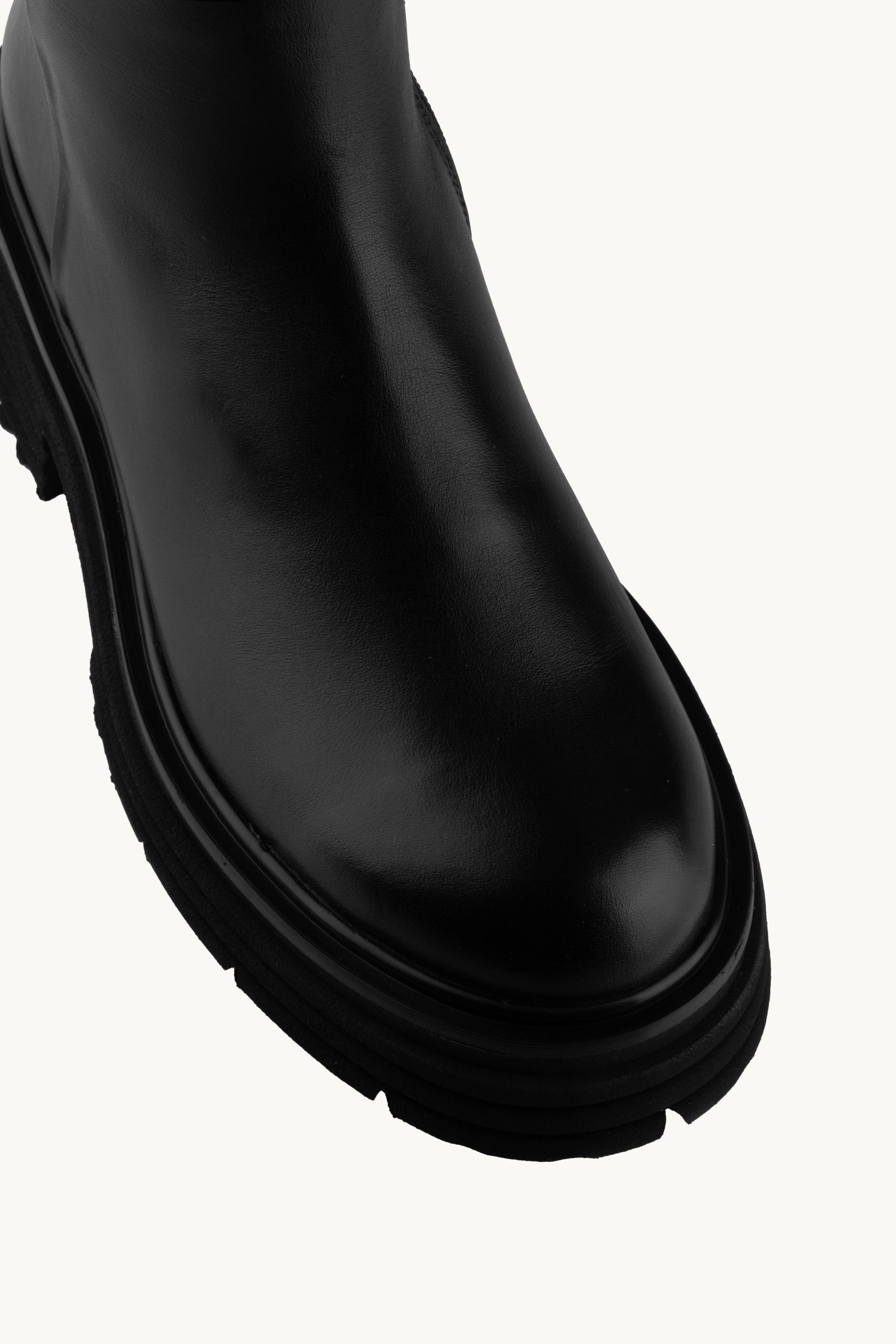 Duge čizme - Midnight Walkabout - duboke čizme zaobljenog vrha sa gumenim rebrastim đonom.