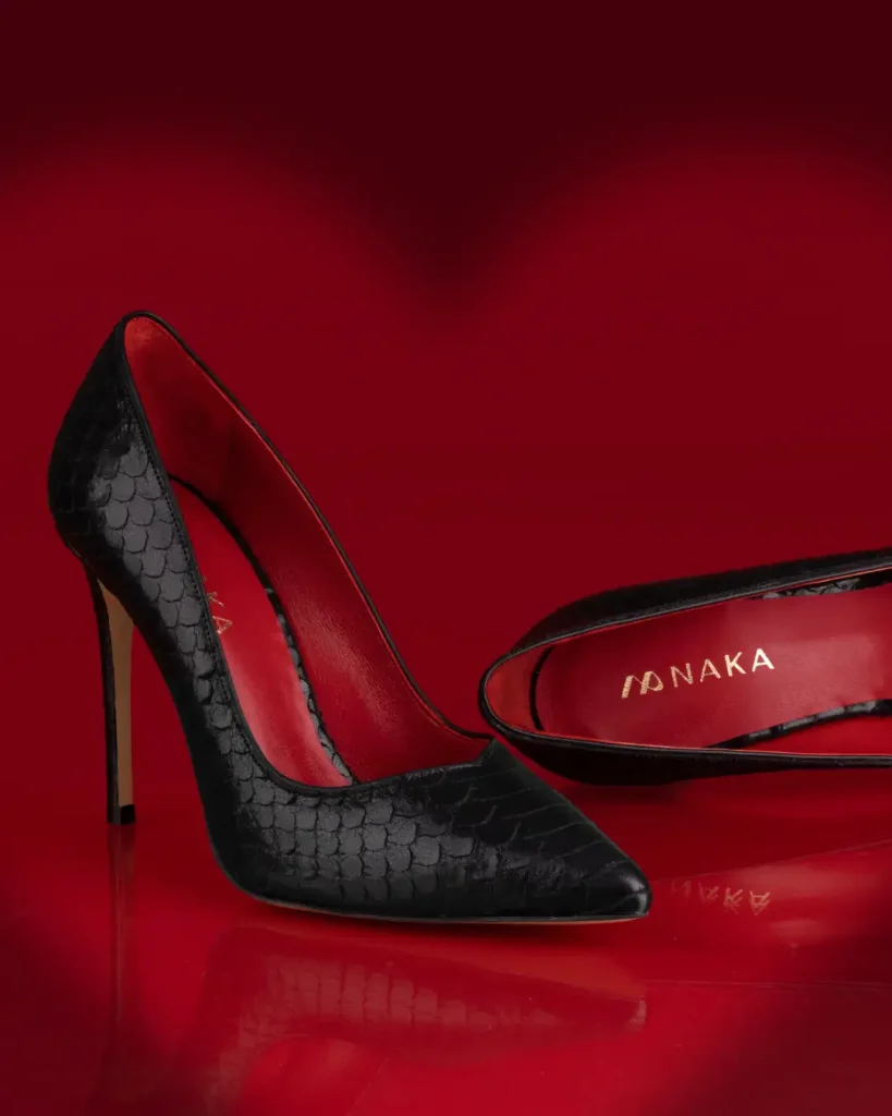 Zaljubite se u nove ženske cipele: Naka kolekcija koja osvaja na prvi korak 3 Black Love Euphoria su zenske cipele sa crvenom kozom unutra i zmijolikim dezenom spolja.