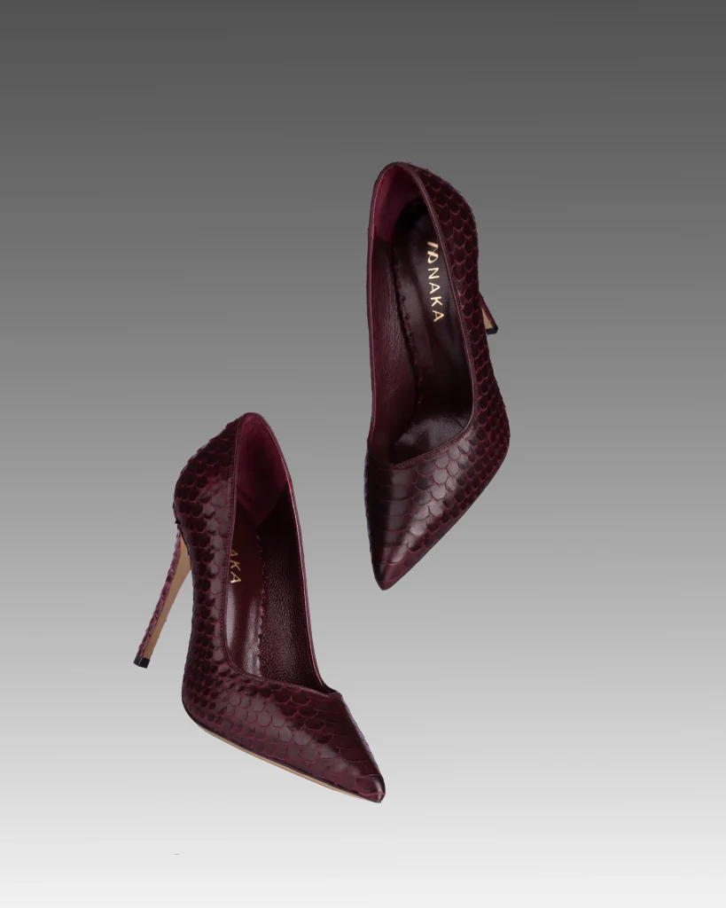 Zaljubite se u nove ženske cipele: Naka kolekcija koja osvaja na prvi korak 4 Burgundy Pleasure su zenske cipele sa bordo kozom unutra i identicnom bojom spolja, samo u zmijskom dezenu.