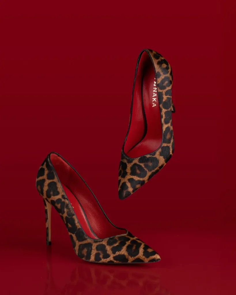 Zaljubite se u nove ženske cipele: Naka kolekcija koja osvaja na prvi korak 2 Love exotic pleasure su zenske cipele sa zanimljivim spolja i crvenom kozom unutra.