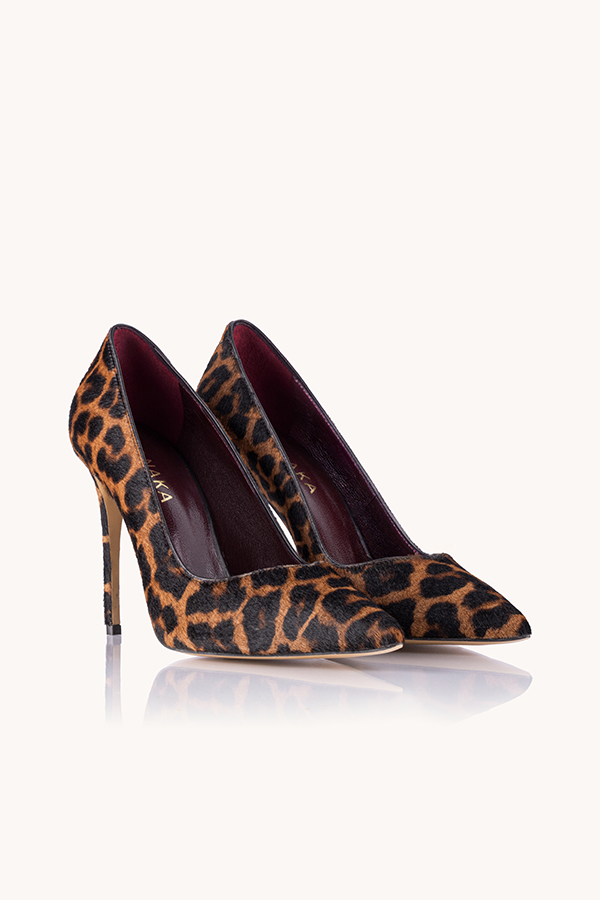 Exotic Pleasure su zenske kozne cipele koje imaju leopard print sa spoljne strane, a tamno bordo kožu sa unutrašnje.