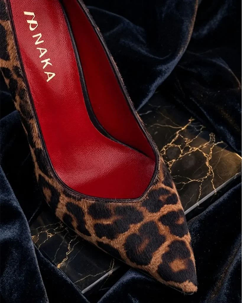 Tajna crvene postave: Šta vaše cipele na štiklu govore o vama kada ih niko ne gleda? 2 Cipele na stiklu Love Exotic Pleasure, sa tigrastim dezenom i crvenom unutrašnjom postavom.